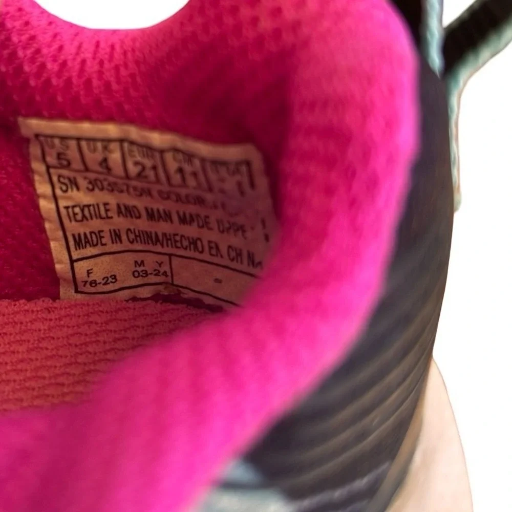 Skechers these sneakers
